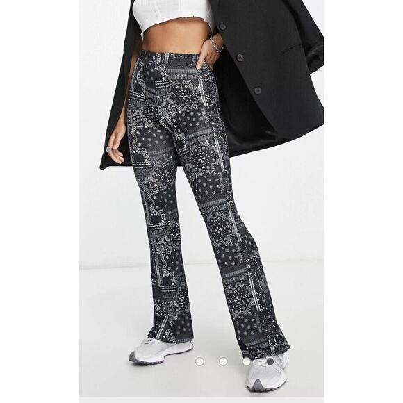 River Island Pants - River Island Flare Pants Petite Size Small 6 US Graphic Black White Patchwork